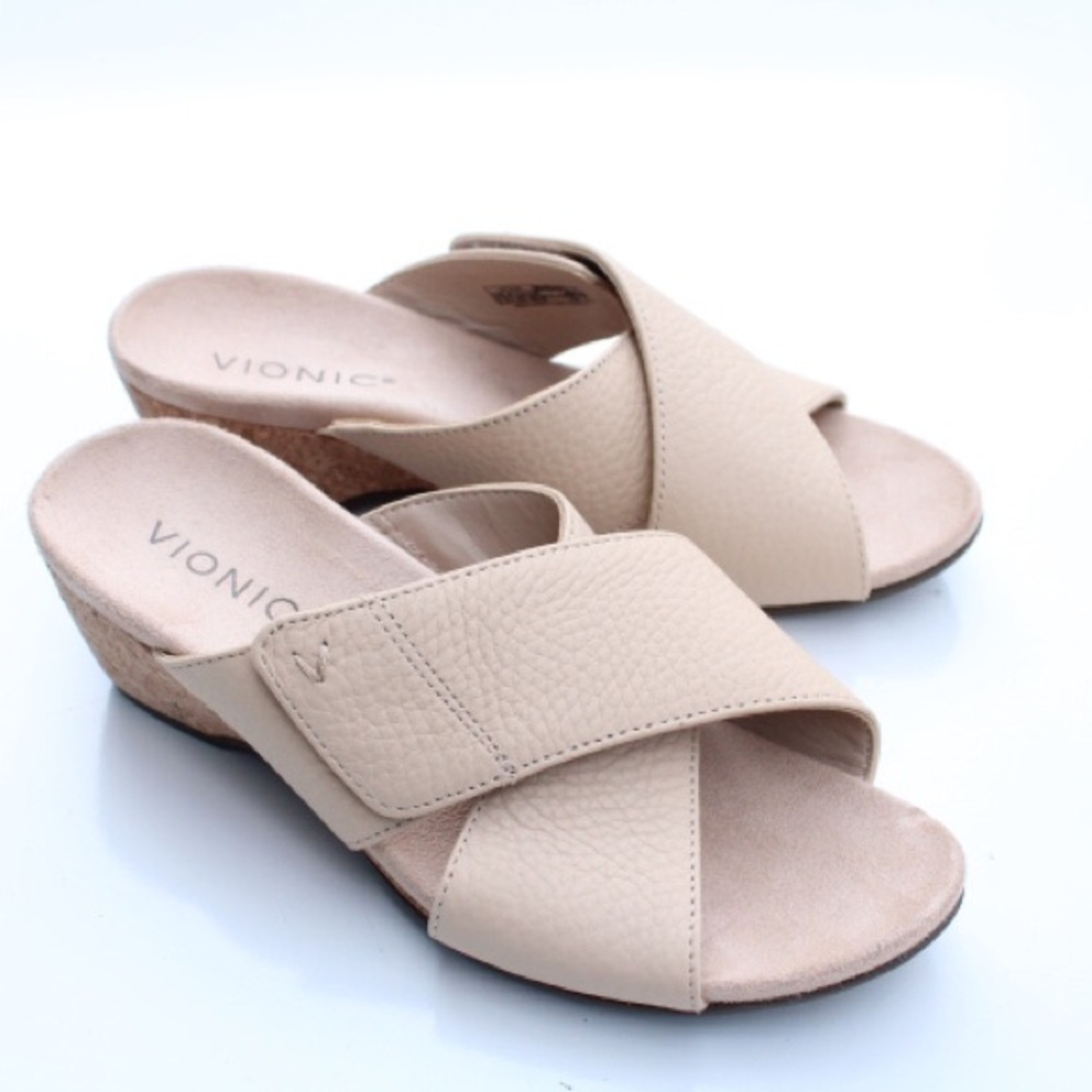 NWT Vionic Leticia sandals